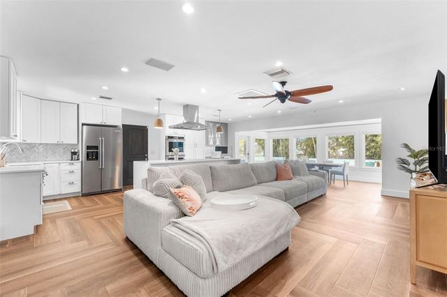 8720 HICKORYWOOD LANE, Tampa, FL 33615