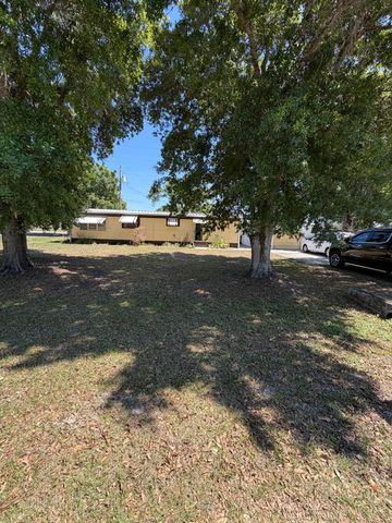 1106 NE 31st Terrace, Okeechobee, FL 34972