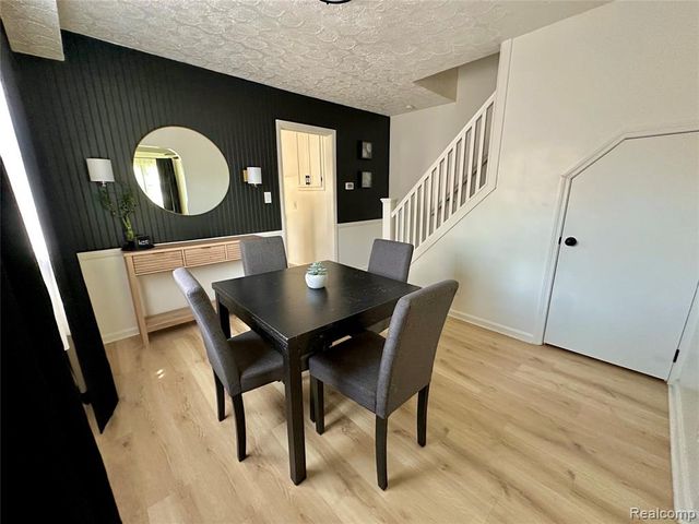 2349 W Ellery Avenue, Waterford, MI 48327