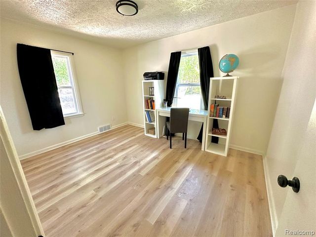 2349 W Ellery Avenue, Waterford, MI 48327