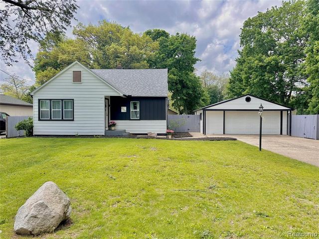 2349 W Ellery Avenue, Waterford, MI 48327