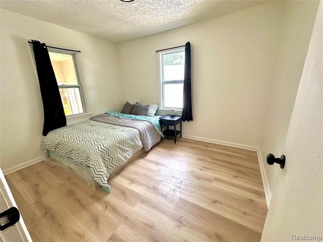 2349 W Ellery Avenue, Waterford, MI 48327