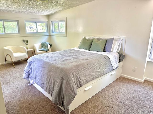 2349 W Ellery Avenue, Waterford, MI 48327