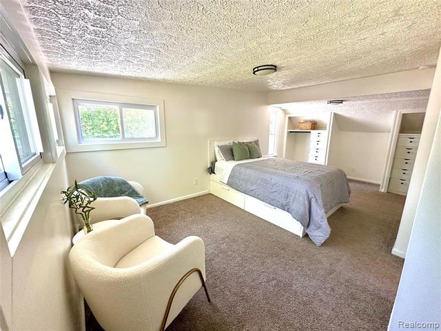 2349 W Ellery Avenue, Waterford, MI 48327