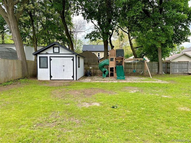 2349 W Ellery Avenue, Waterford, MI 48327