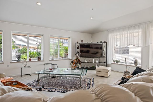 4924 N Arthur Avenue, Fresno, CA 93705
