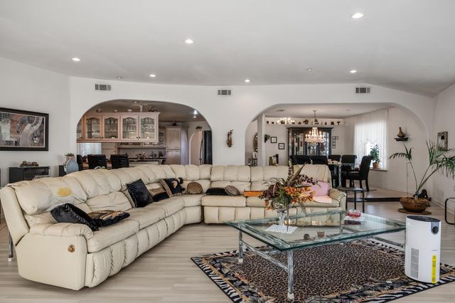 4924 N Arthur Avenue, Fresno, CA 93705