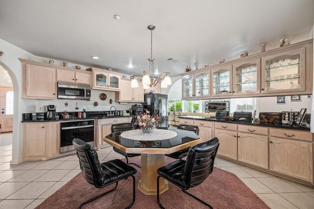 4924 N Arthur Avenue, Fresno, CA 93705