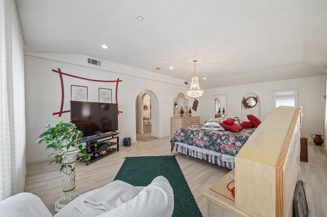 4924 N Arthur Avenue, Fresno, CA 93705