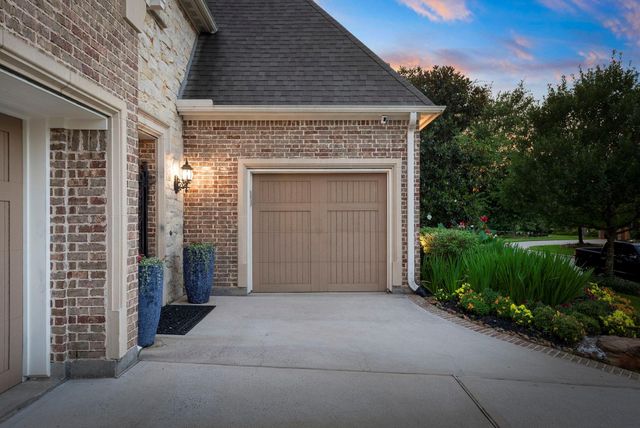119 W Cresta Bend Place, Spring, TX 77389