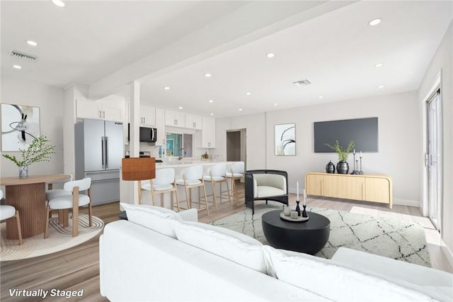 11034 Scoville, Sunland, CA 91040