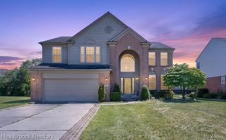 15034 Oak Knoll Court, Sterling Heights, MI 48312