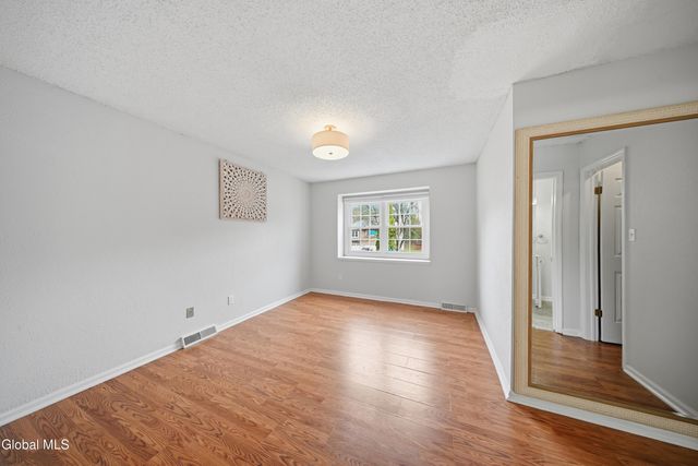 39 Wilan Lane, Albany, NY 12203