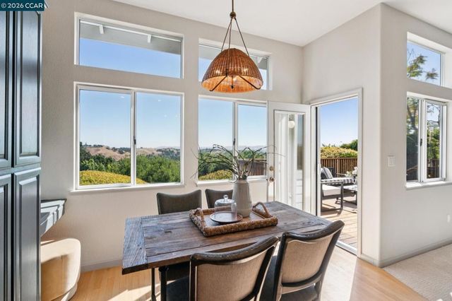 905 Dana Highlands Ct, Lafayette, CA 94549