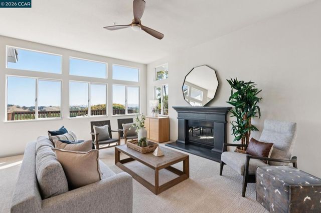 905 Dana Highlands Ct, Lafayette, CA 94549