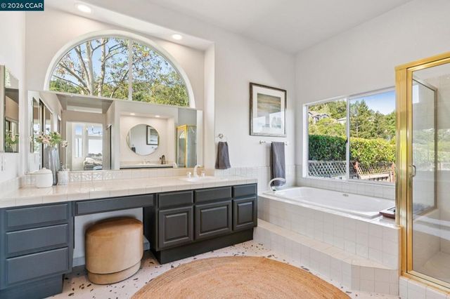 905 Dana Highlands Ct, Lafayette, CA 94549