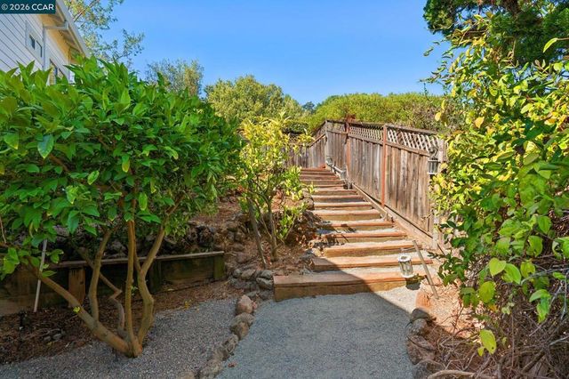 905 Dana Highlands Ct, Lafayette, CA 94549