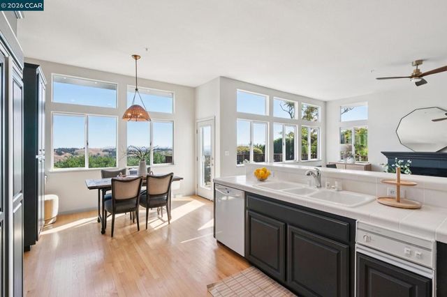 905 Dana Highlands Ct, Lafayette, CA 94549