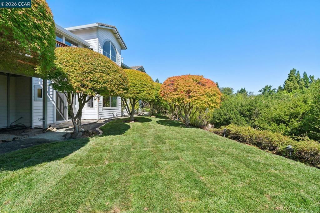 Image 34 of property listing at 905 Dana Highlands Ct, Lafayette, CA 94549