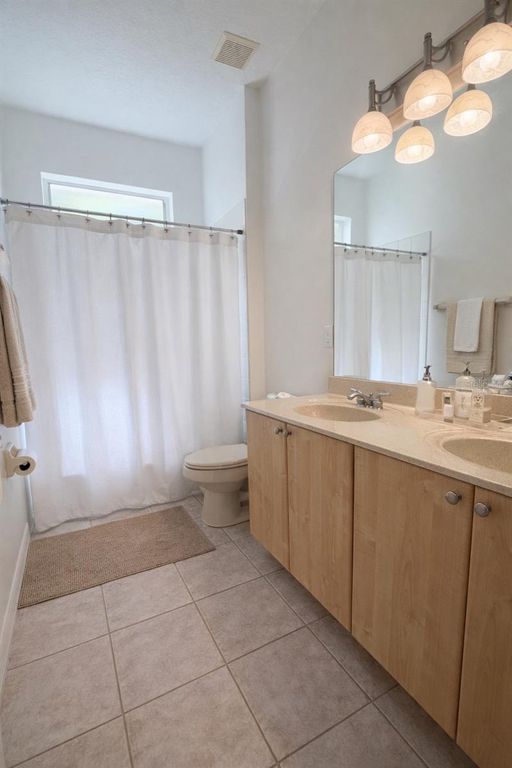 Image 19 of property listing at 9107 PHILLIPS GROVE TERRACE, Orlando, FL 32836