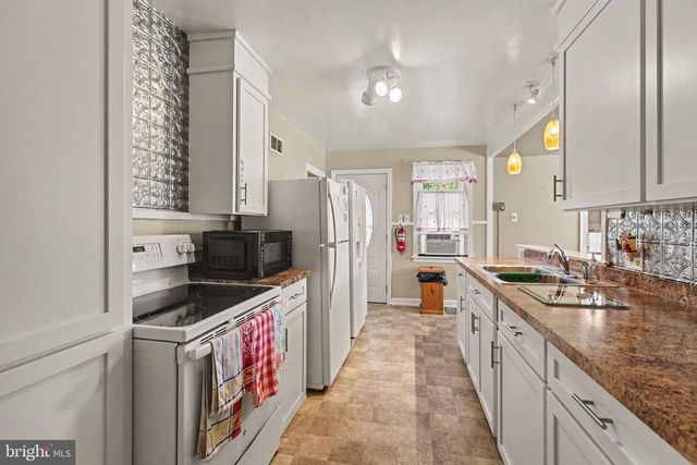 154 W I ST, Carlisle, PA 17013