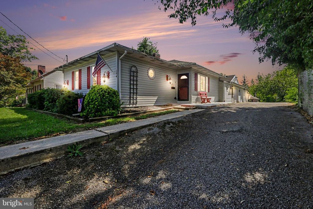 154 W I ST, Carlisle, PA 17013