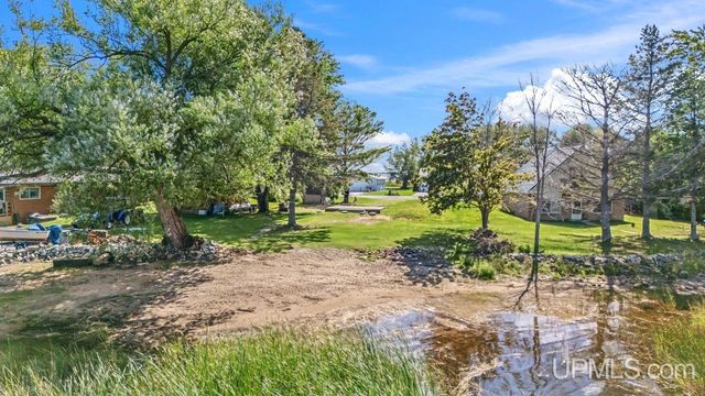 7952 Garth Point 25.25 Lane, Rapid River, MI 49878