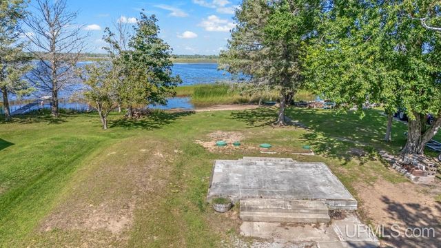 7952 Garth Point 25.25 Lane, Rapid River, MI 49878