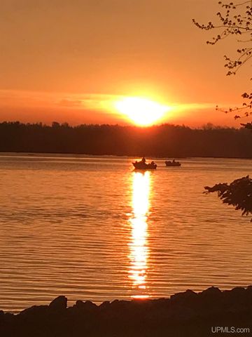 7952 Garth Point 25.25 Lane, Rapid River, MI 49878