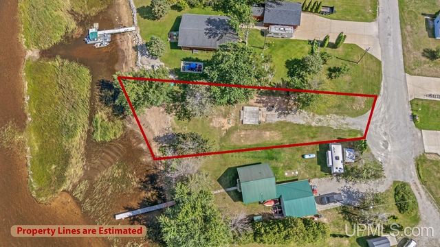 7952 Garth Point 25.25 Lane, Rapid River, MI 49878