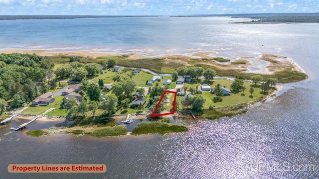 7952 Garth Point 25.25 Lane, Rapid River, MI 49878