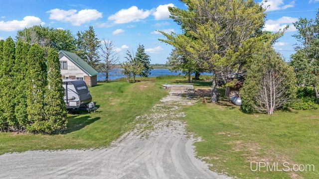 7952 Garth Point 25.25 Lane, Rapid River, MI 49878