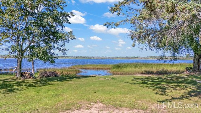 7952 Garth Point 25.25 Lane, Rapid River, MI 49878