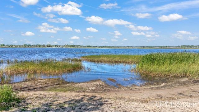 7952 Garth Point 25.25 Lane, Rapid River, MI 49878