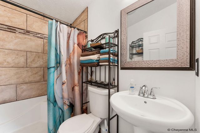 717 SUNRIDGE DR, Cheyenne, WY 82007
