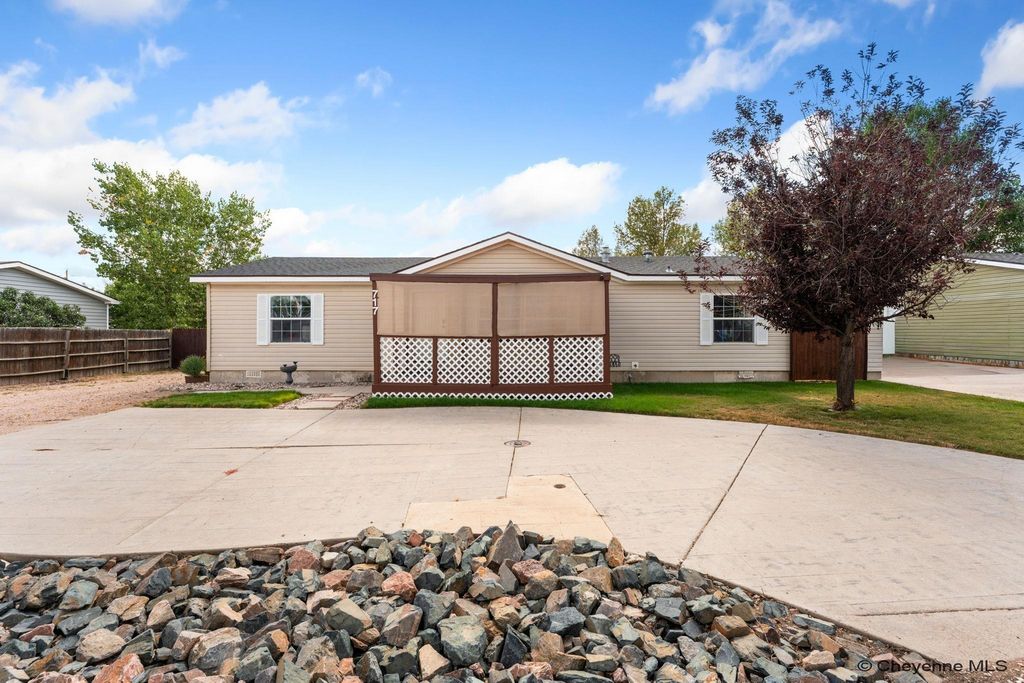 717 SUNRIDGE DR, Cheyenne, WY 82007