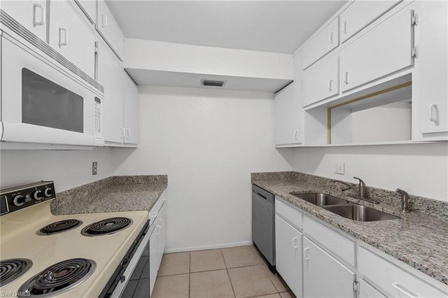 2828 Jackson ST # D8, Fort Myers, FL 33901