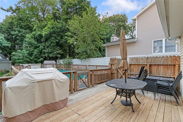 11 Bay Street, Bayville, NY 11709