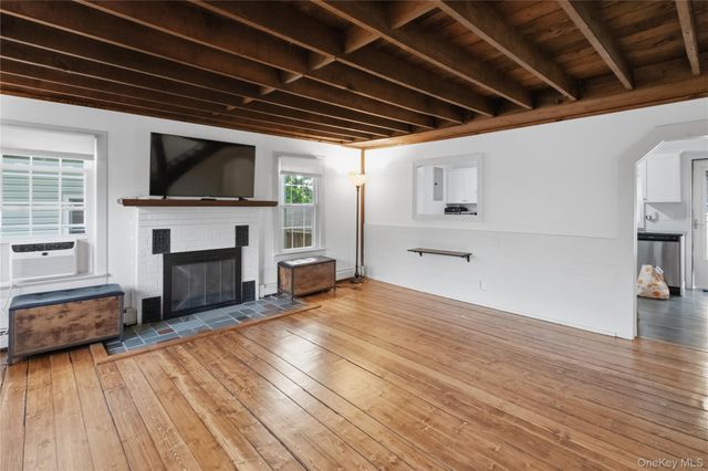 11 Bay Street, Bayville, NY 11709
