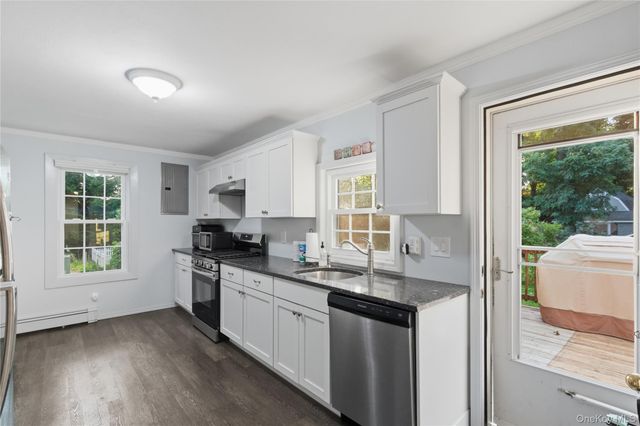 11 Bay Street, Bayville, NY 11709