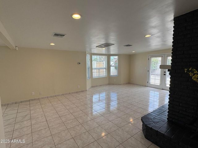 5502 W Frier Drive, Glendale, AZ 85301