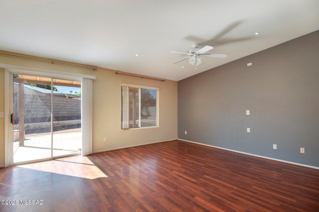 8892 E Apache Well Place, Tucson, AZ 85730