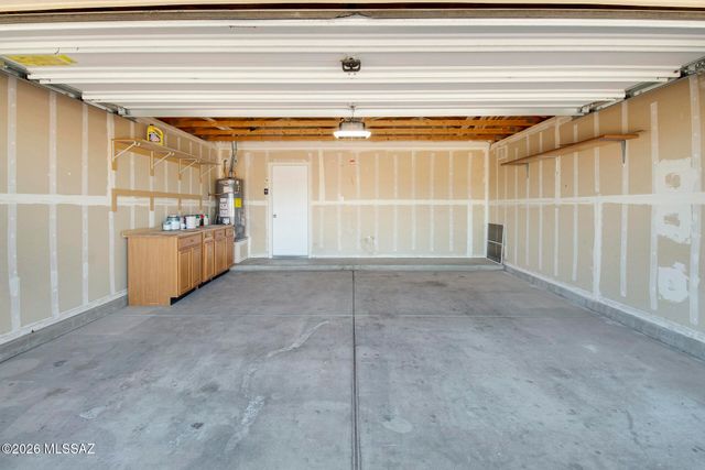 8892 E Apache Well Place, Tucson, AZ 85730