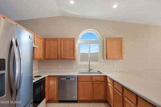 8892 E Apache Well Place, Tucson, AZ 85730