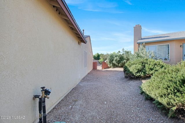 8892 E Apache Well Place, Tucson, AZ 85730