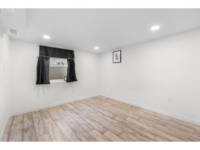 52052 Se 3RD Pl, Scappoose, OR 97056