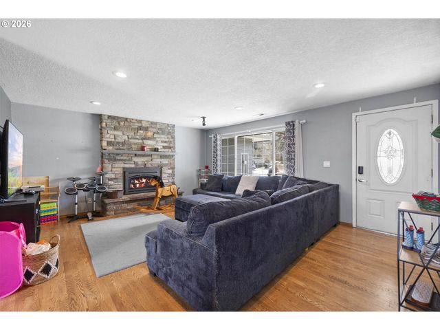 52052 Se 3RD Pl, Scappoose, OR 97056