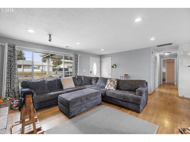 52052 Se 3RD Pl, Scappoose, OR 97056