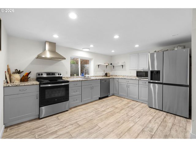 52052 Se 3RD Pl, Scappoose, OR 97056