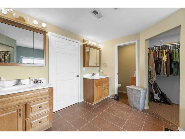 52052 Se 3RD Pl, Scappoose, OR 97056